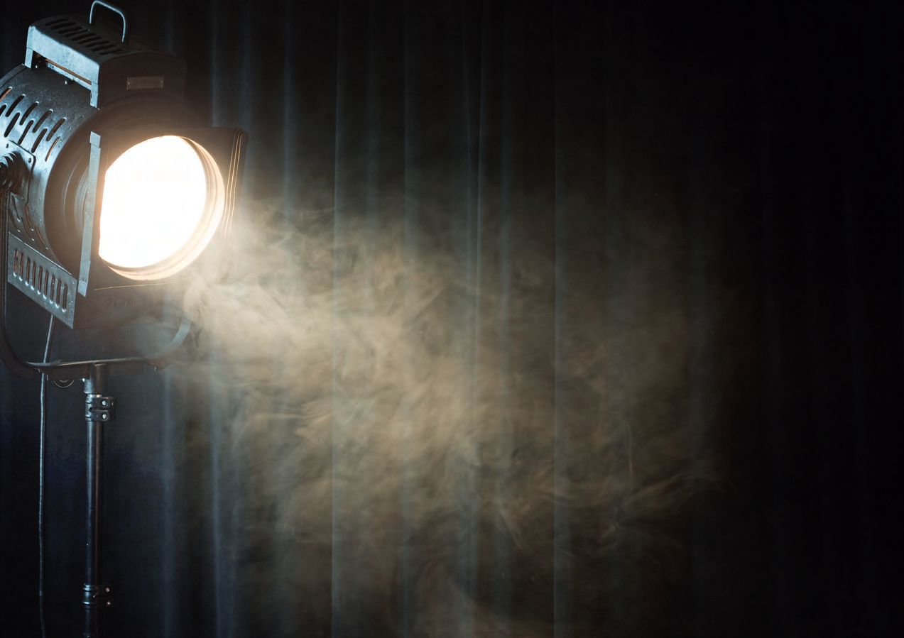 Ein Licht, das auf einem dunklen Hintergrund scheint.