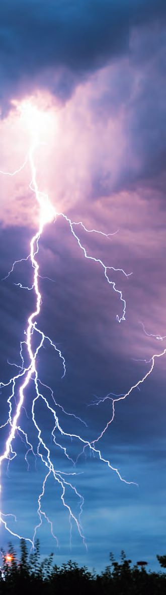 Ein Bild eines Blitzes am Himmel.