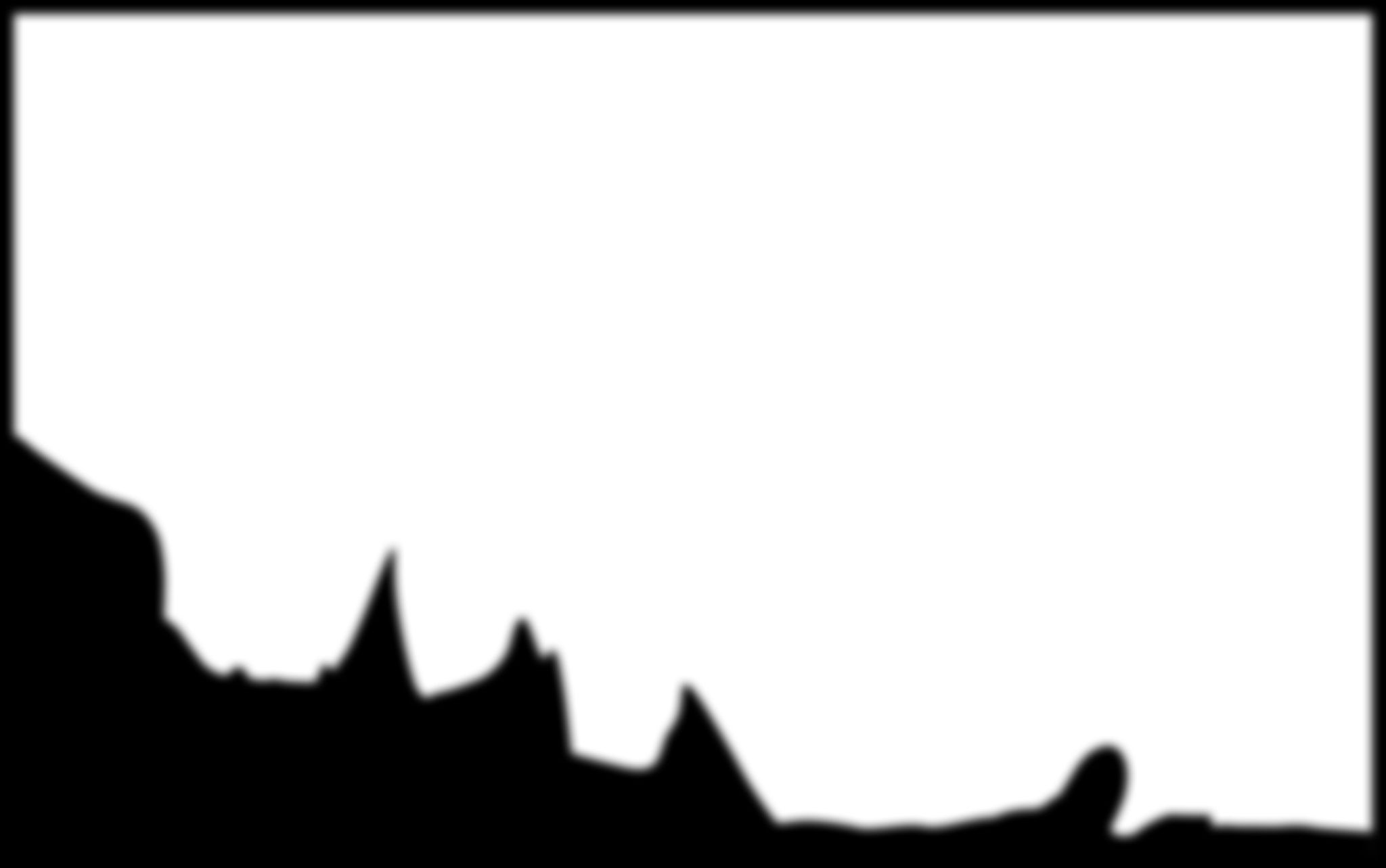 ein schwarz-weißes Bild einer Bergkette