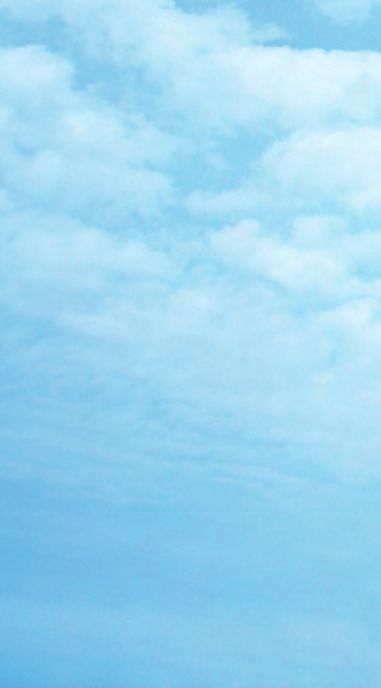 Ein Bild eines blauen Himmels mit Wolken.