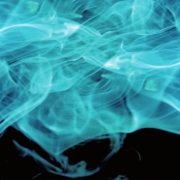Ein Bild von einem blau-schwarzen Hintergrund mit wellenförmigen Linien.