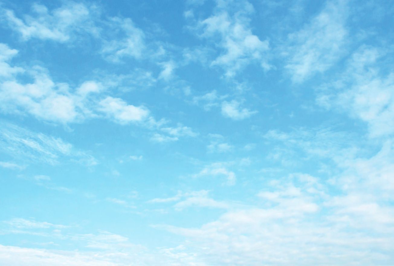 Ein blauer Himmel mit Wolken.