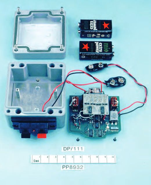 Ein Bild von elektrischen Teilen.
