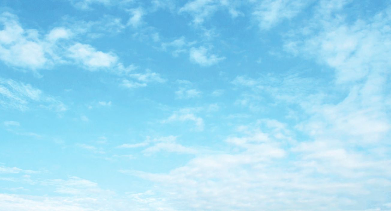 Ein blauer Himmel mit weißen Wolken.