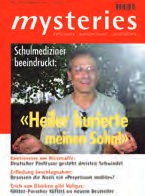Auf dem Titel "Mysteries" zeigt ein Mann lächelnd